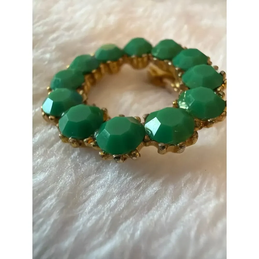 Vintage Green Faceted Glass Rhinestone Circle Wreath Brooch Gold Tone Pin 1.5